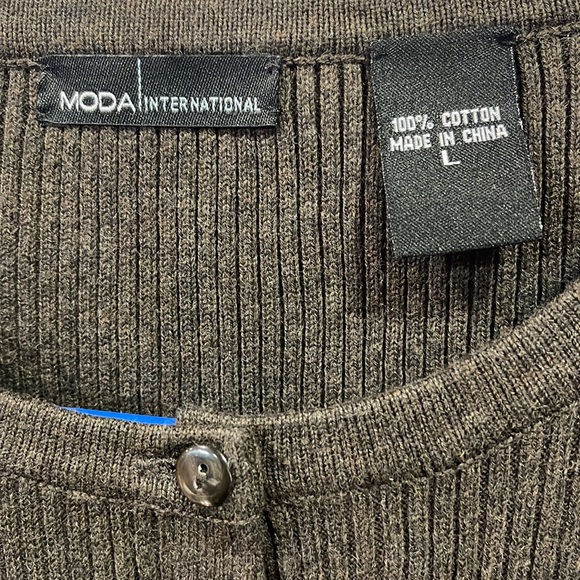 Top - Picture 2 of 3